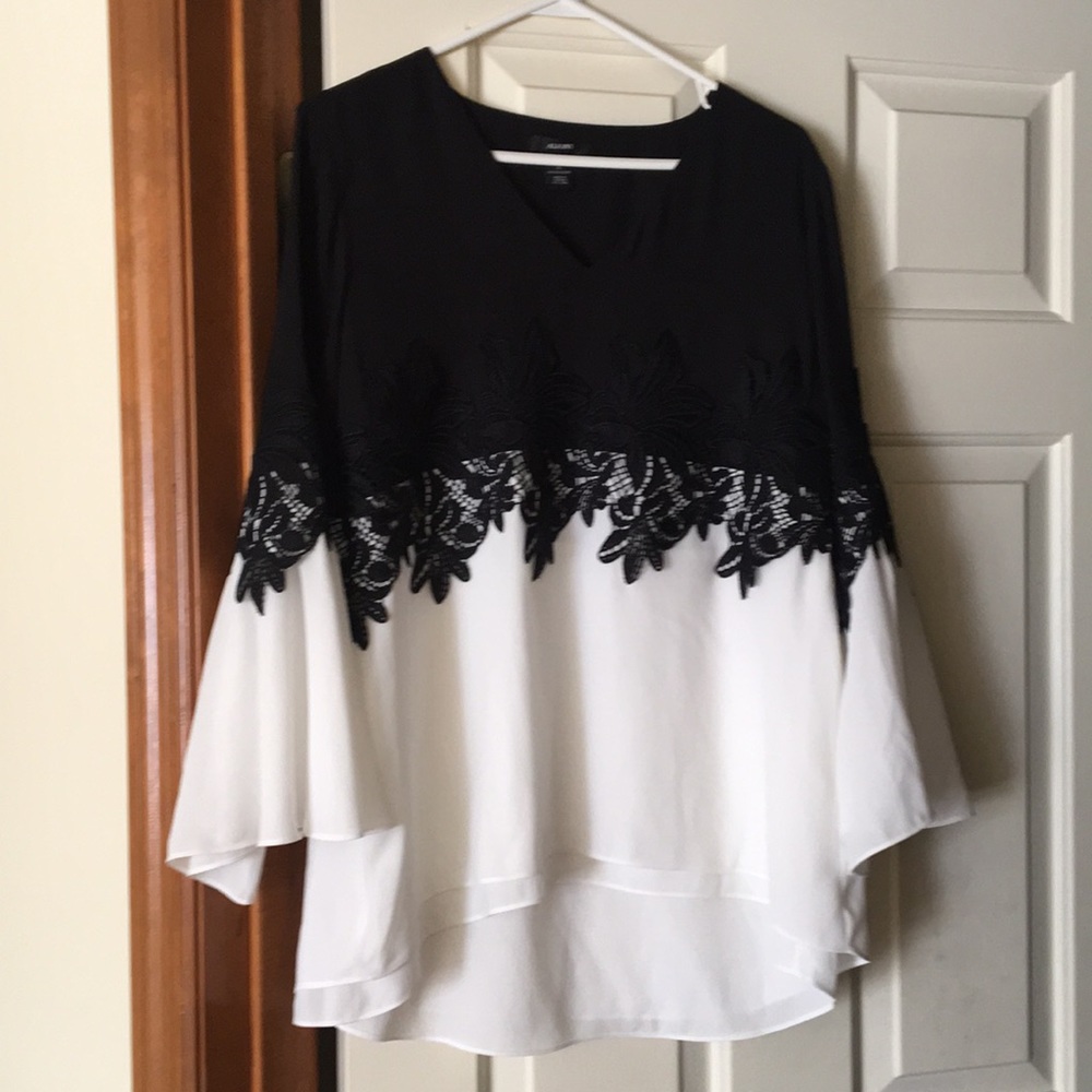 NWT high low black and white lace blouse